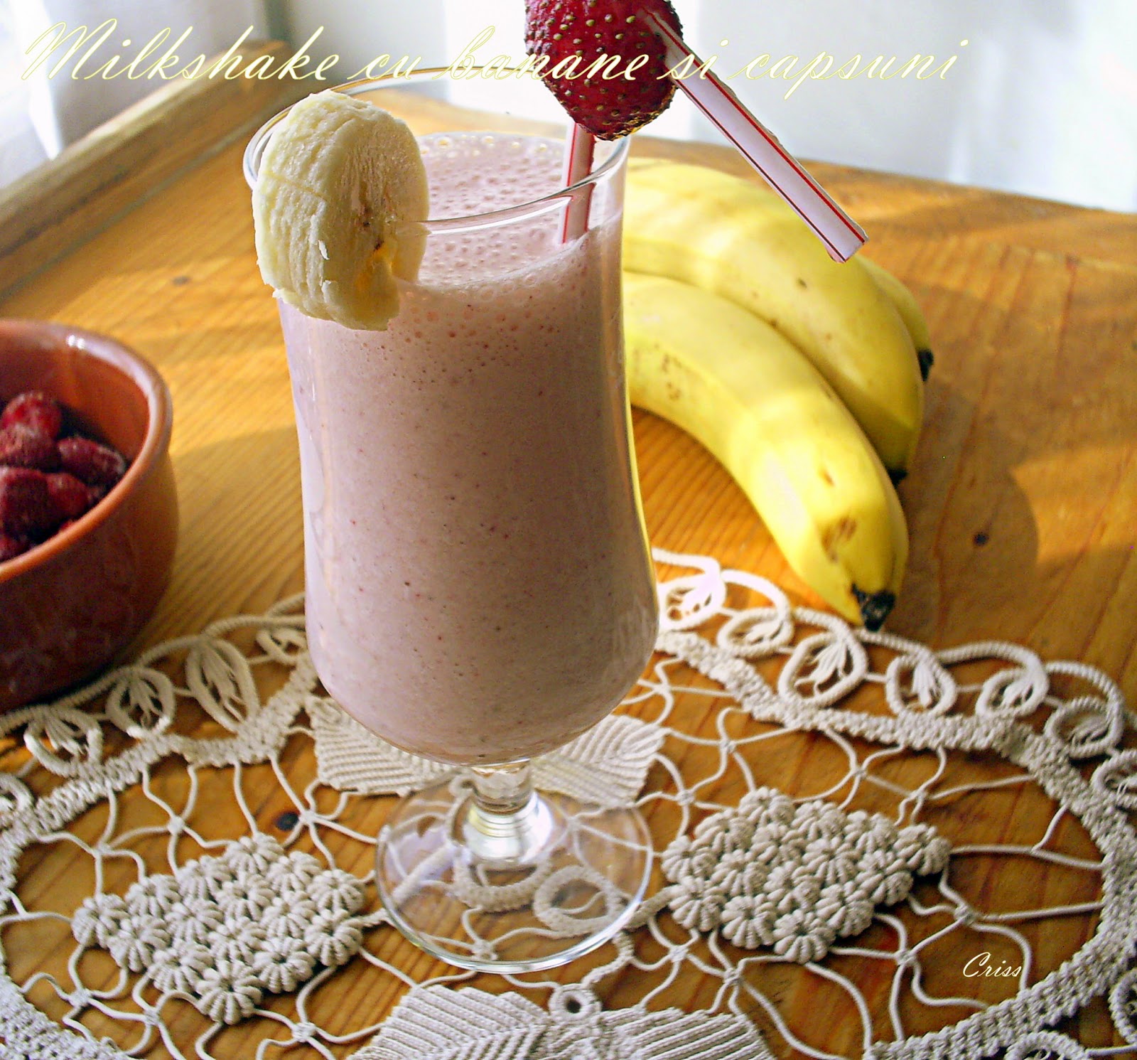 Milkshake cu banane si capsuni