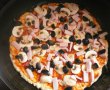 Pizza cu muschi file, ciuperci, masline si mozzarella-7