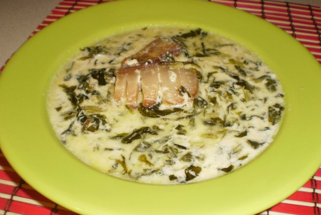 Ciorba de salata cu slanina afumata