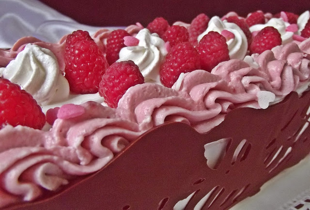 Tort cu mascarpone,zmeură şi ciocolată