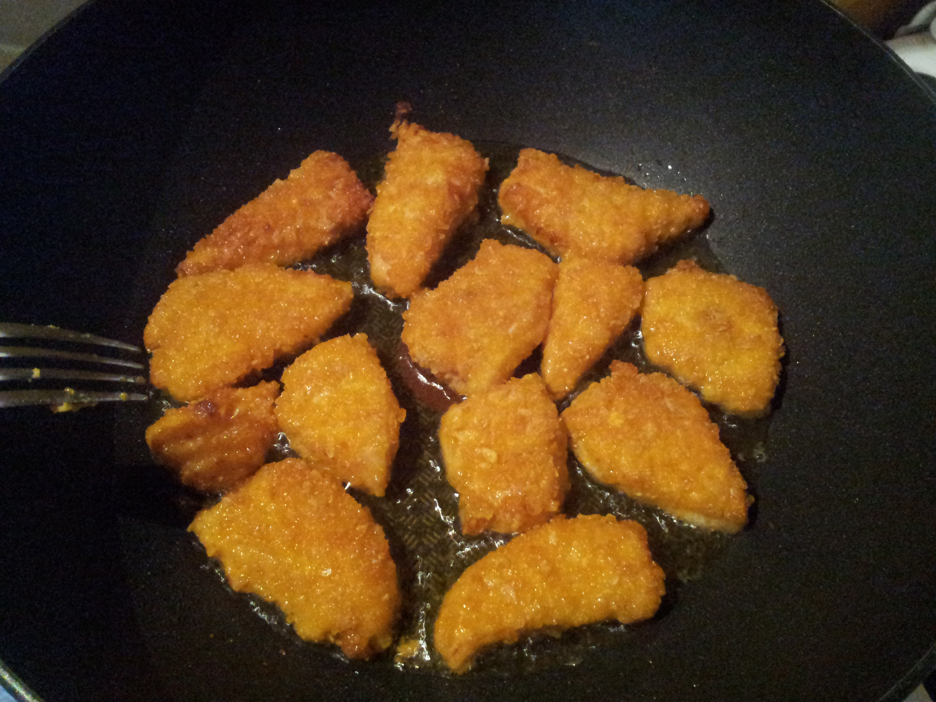 Nuggets din piept de pui cu sos de iaurt