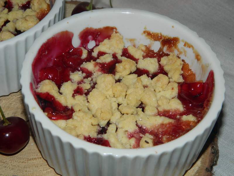 Crumble cu visine