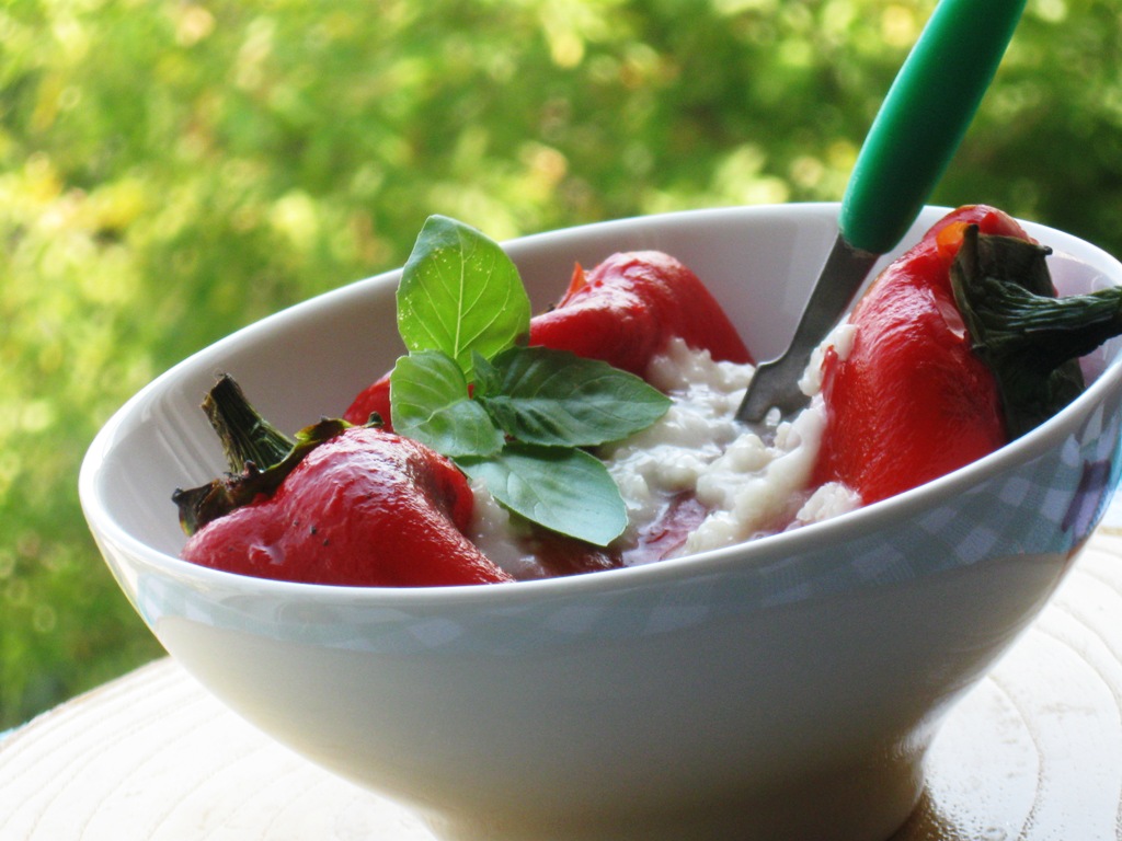 Salata de ardei copti cu usturoi