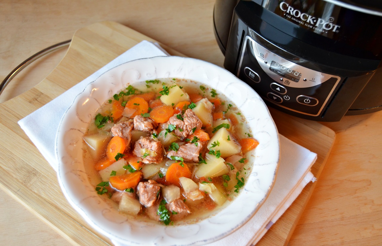 Ciorba de vitel cu legume la slow cooker Crock-Pot 4,7 L