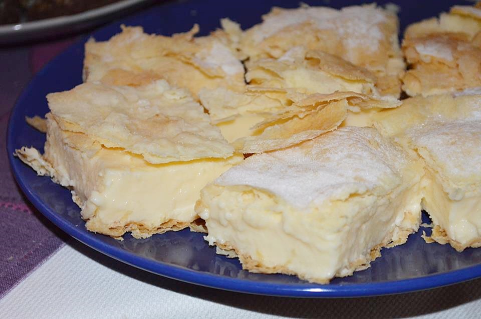 Desert cremsnit cu aluat foietaj rapid delicios