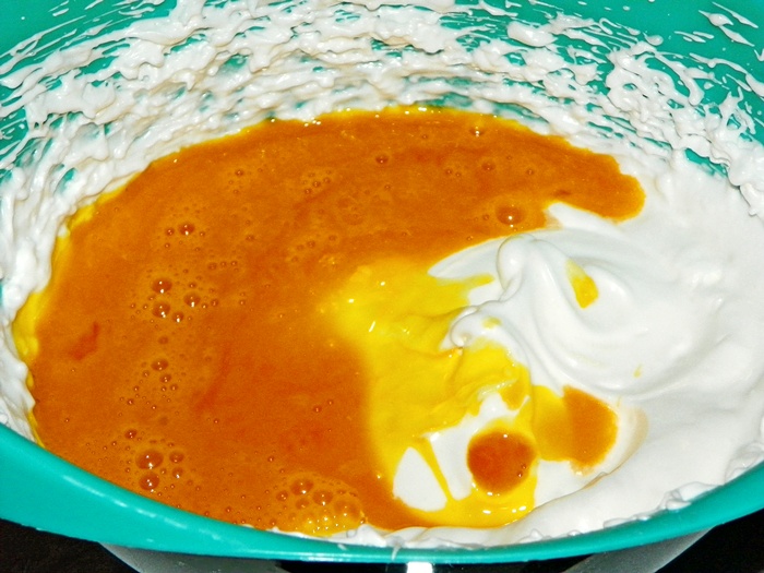 Tort cu crema mascarpone si gem de caise - Reteta cu numarul 500