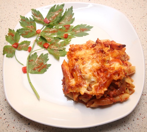 Penne la cuptor cu carne tocata si ciuperci