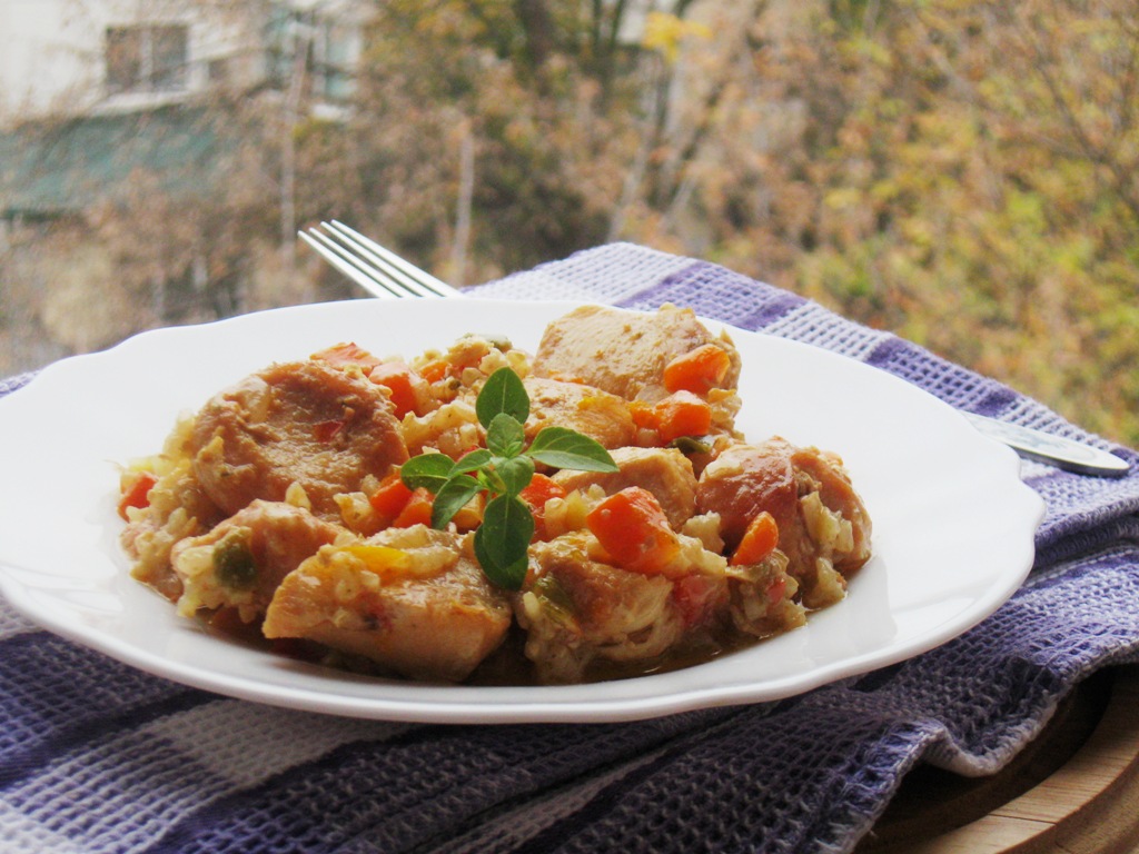 Piept de pui cu legume si orez brun