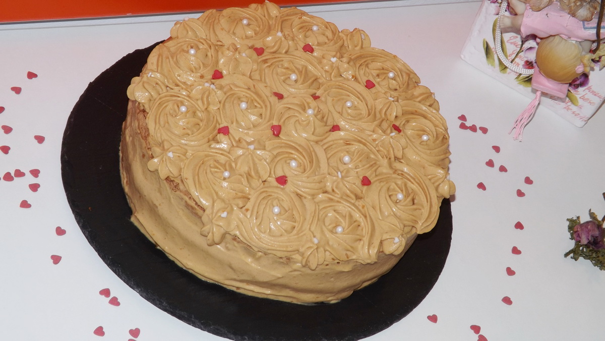 Tort cu crema caramel