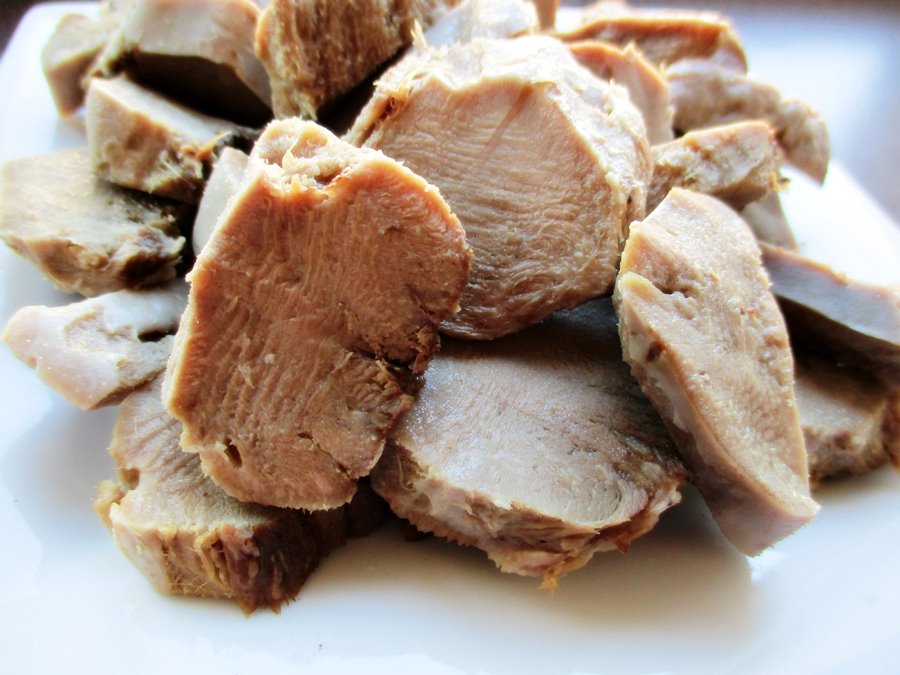 Limba de porc cu bulion si masline