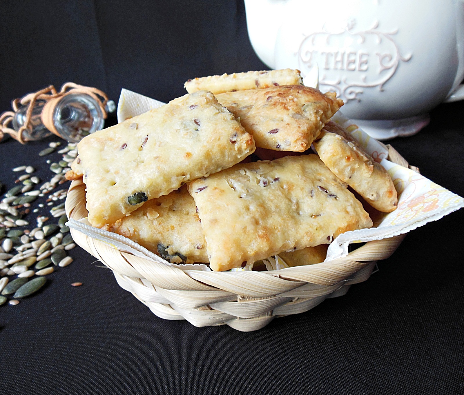 Biscuiti cu branzeturi si mix de seminte