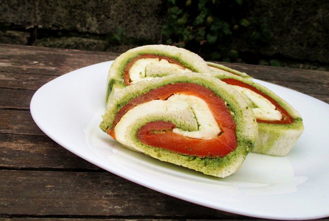 Rulada din paine cu pesto si mozzarella