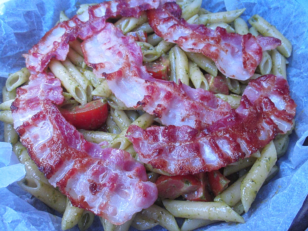 Penne cu bacon si pesto la cuptor