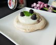 Mini pavlova cu crema de lamaie si mure-6