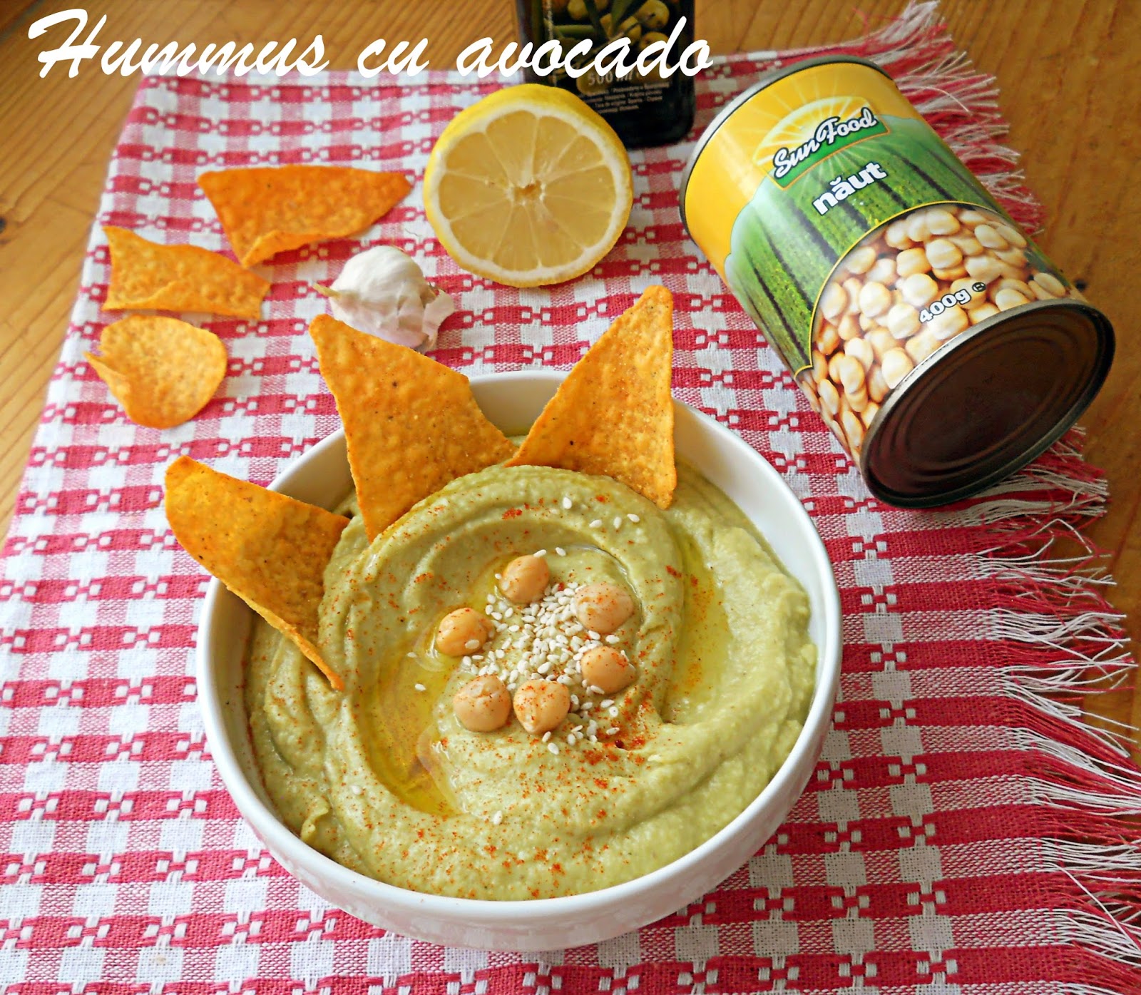 Hummus cu avocado