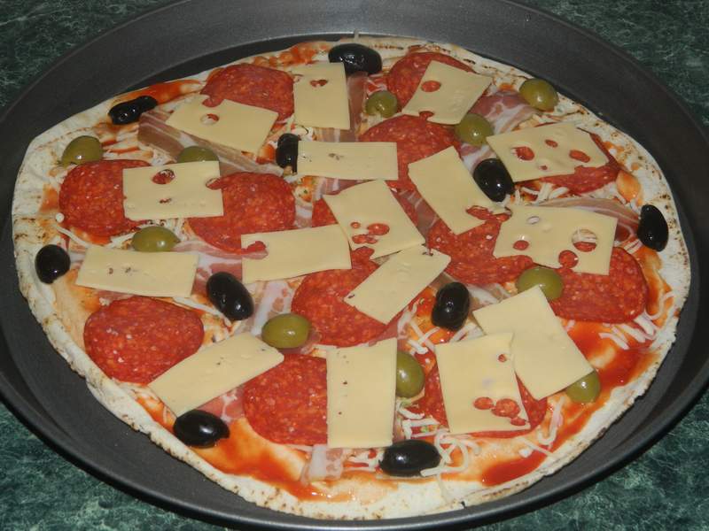 Pizza pe blat de lipie