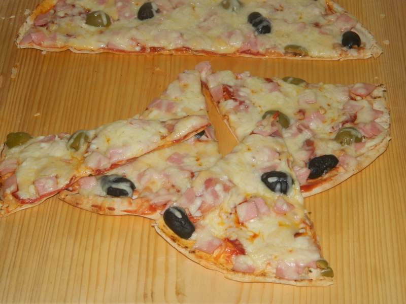 Pizza pe blat de lipie