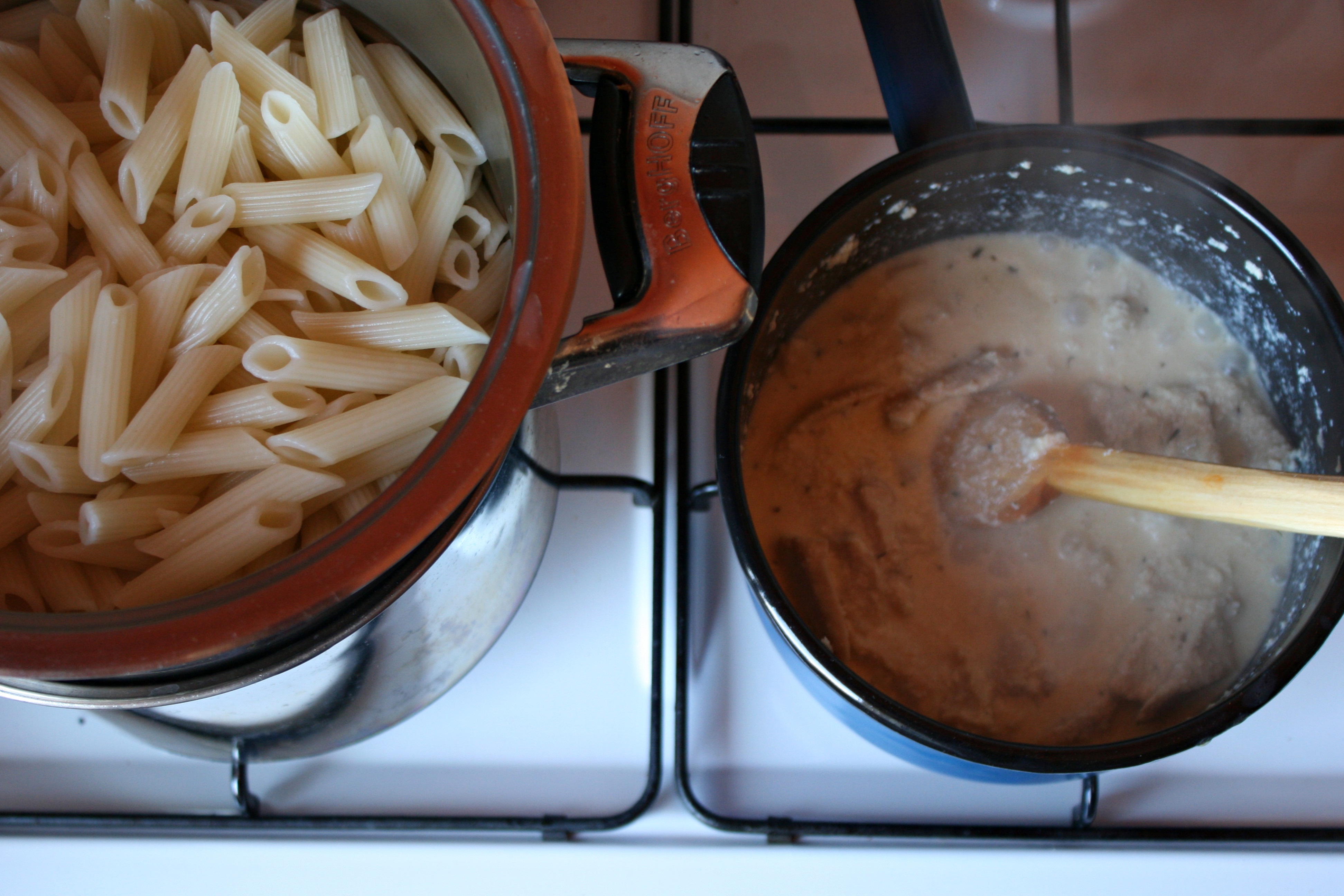 Penne la cuptor cu carne de pui