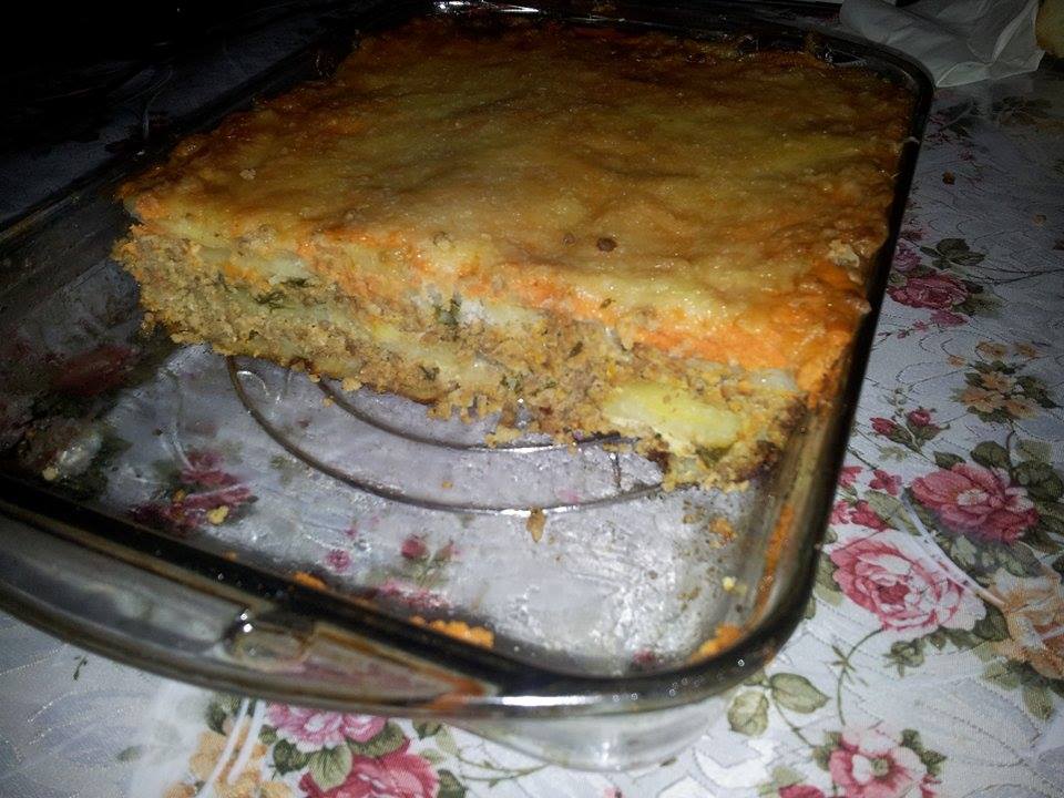 Musaca gratinata cu sos si cascaval