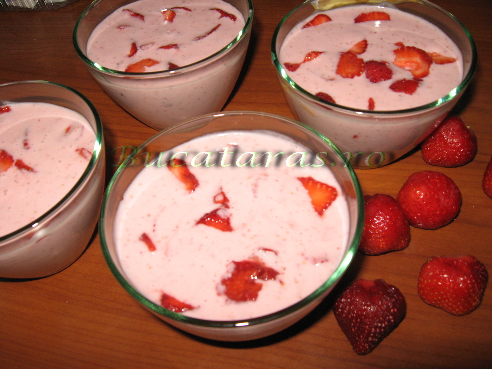 Mousse cu capsuni si mascarpone