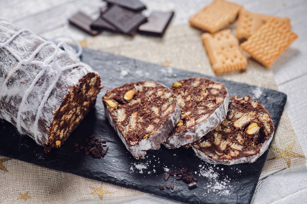 Desert Salam de biscuti cu ciocolata si fistic