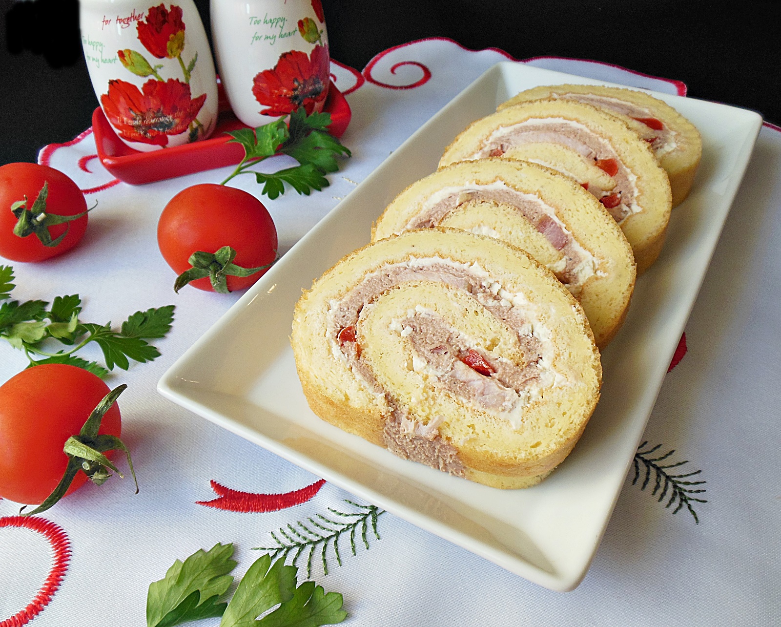 Rulada aperitiv cu pate si crema de branza