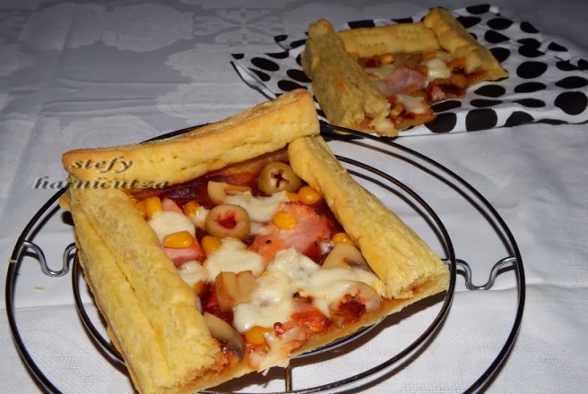 Mini pizza din foietaj