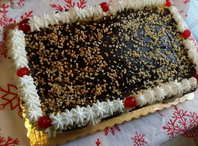 Desert tort cu jeleu de cirese si crema vanilie