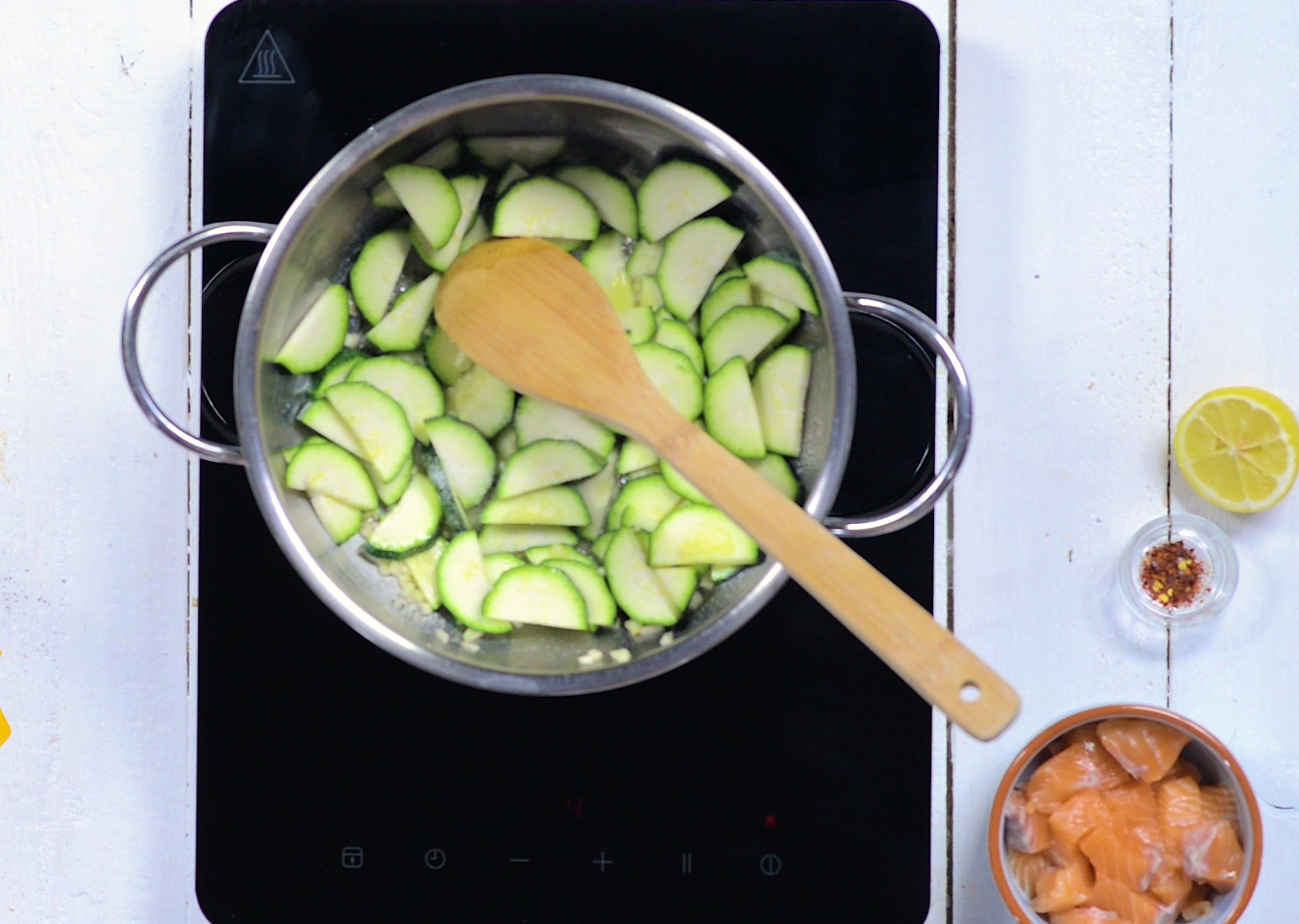 Spaghette cu somon si zucchini