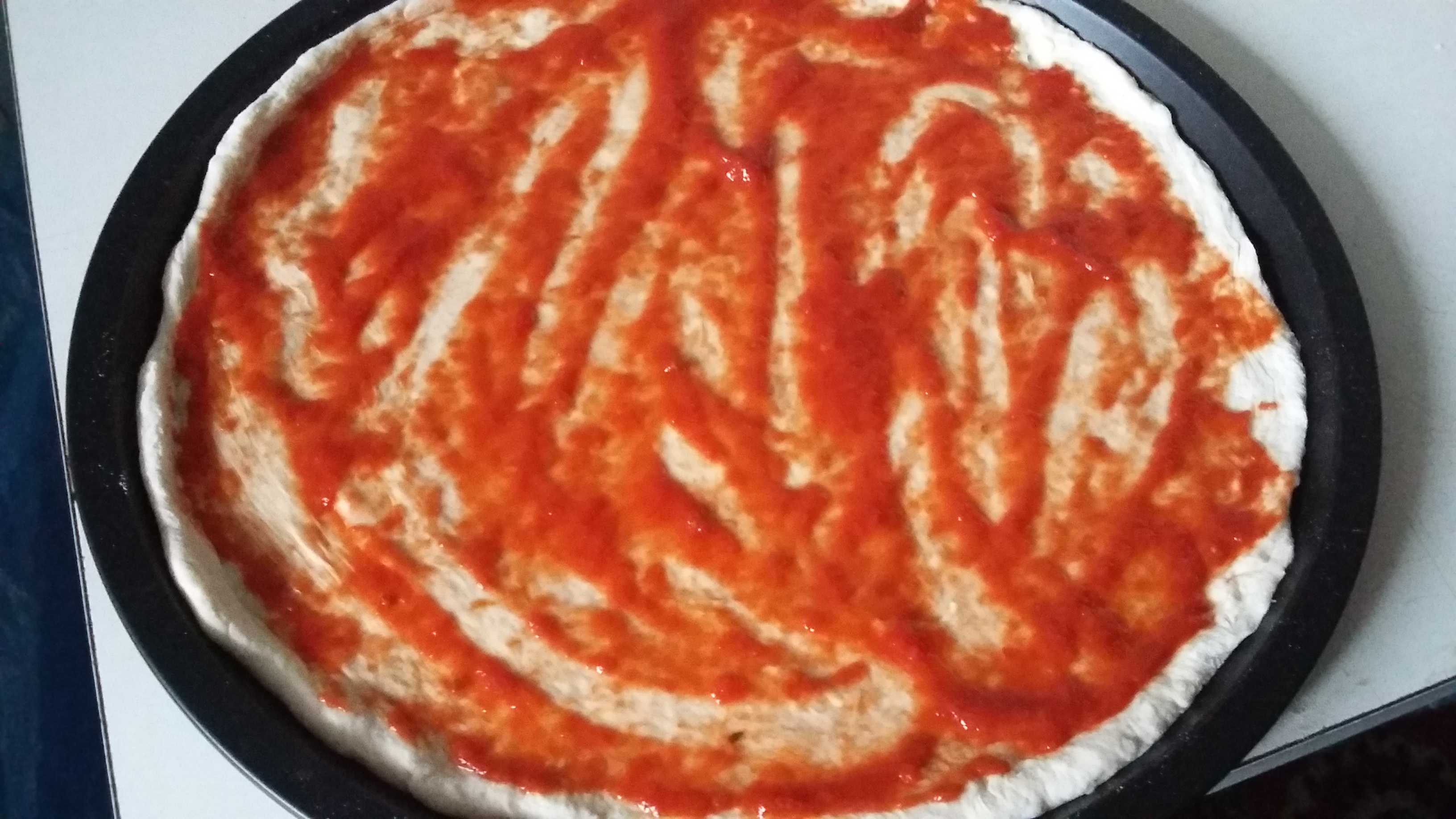 Pizza cu sunca si ciuperci