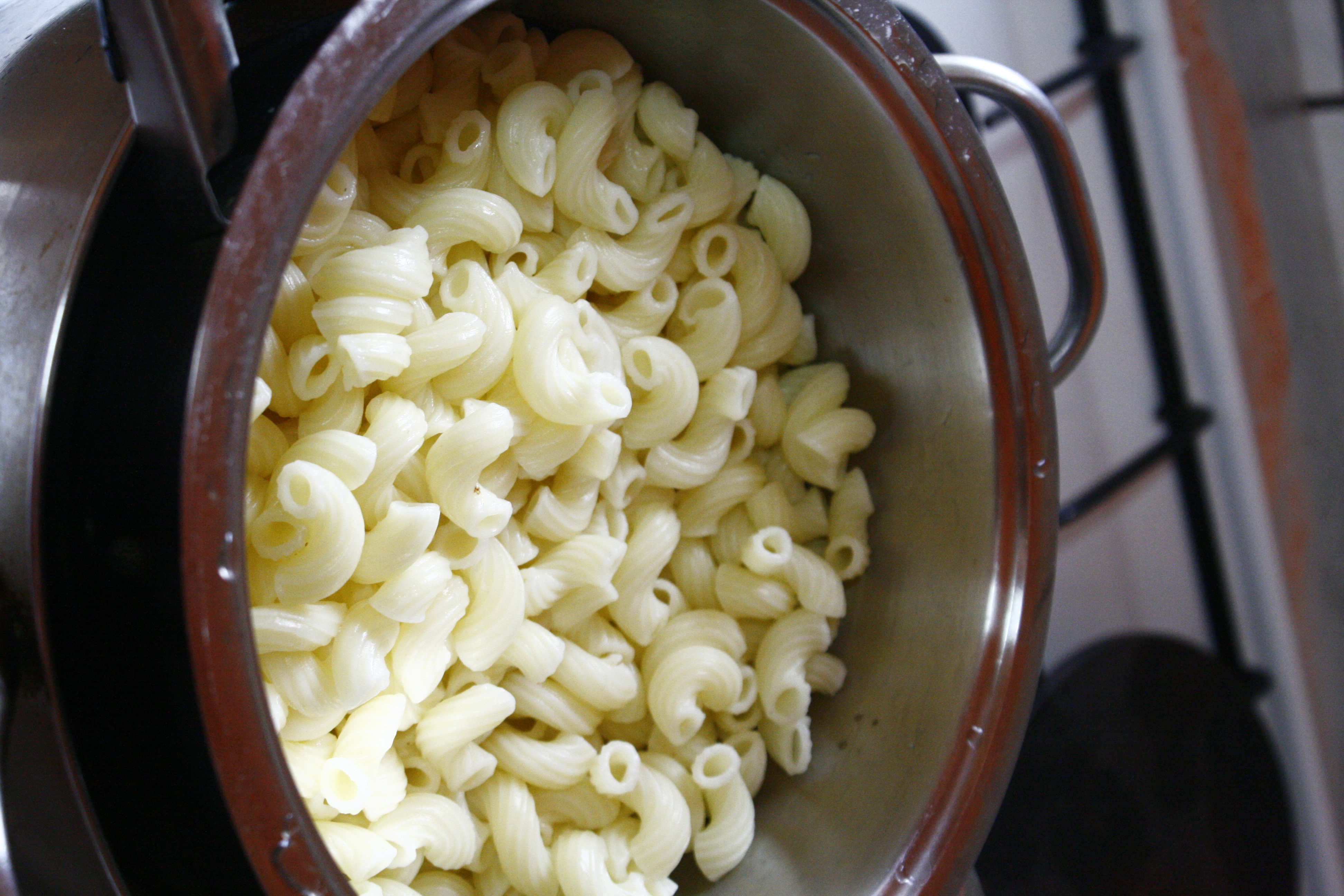 Aperitiv mac and cheese sticks (batoane de macaroane cu cascaval)