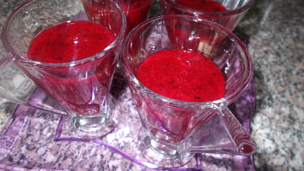 Smoothie din fructe de padure cu frisca