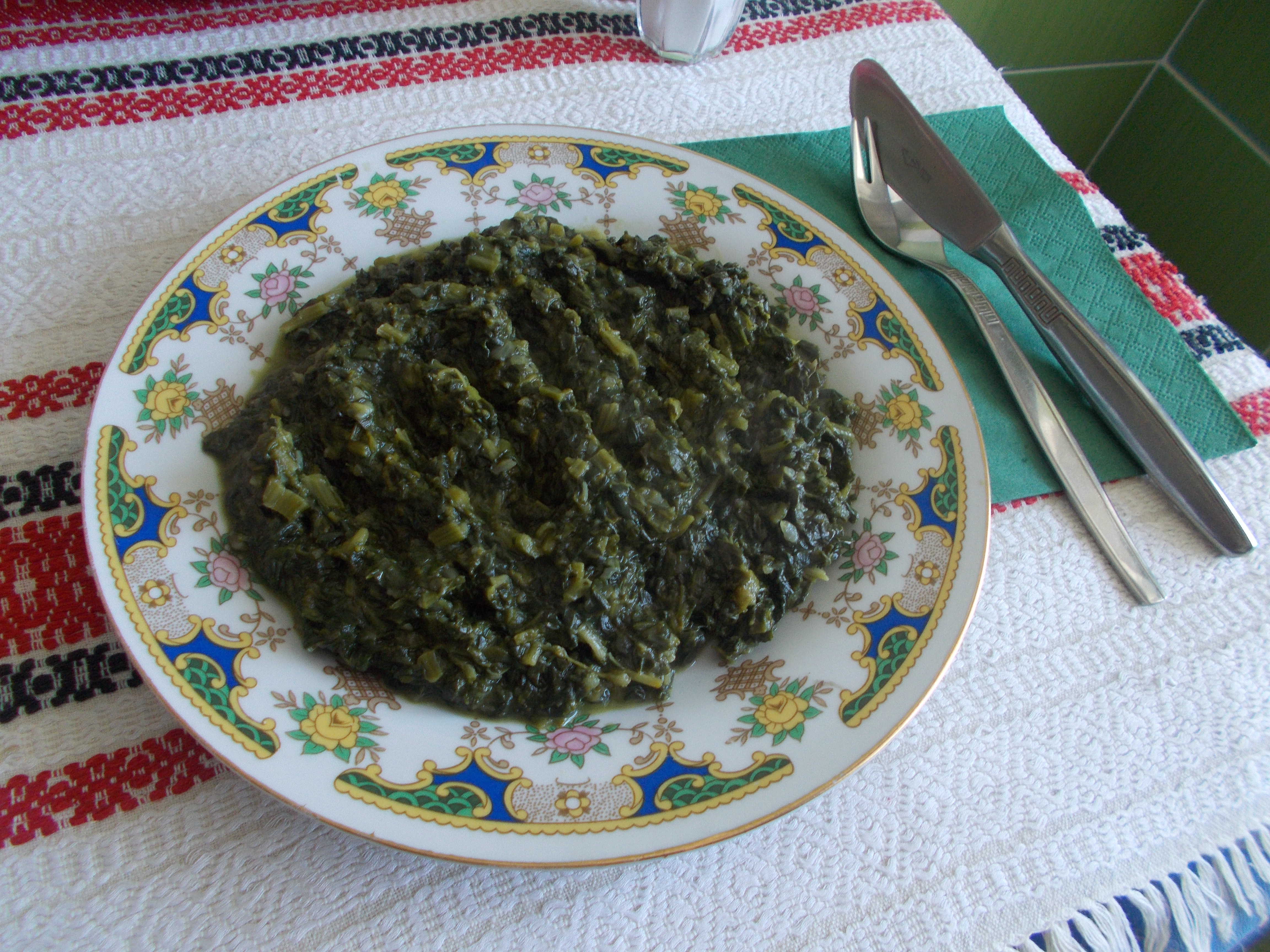 Tocanita de spanac cu ochiuri