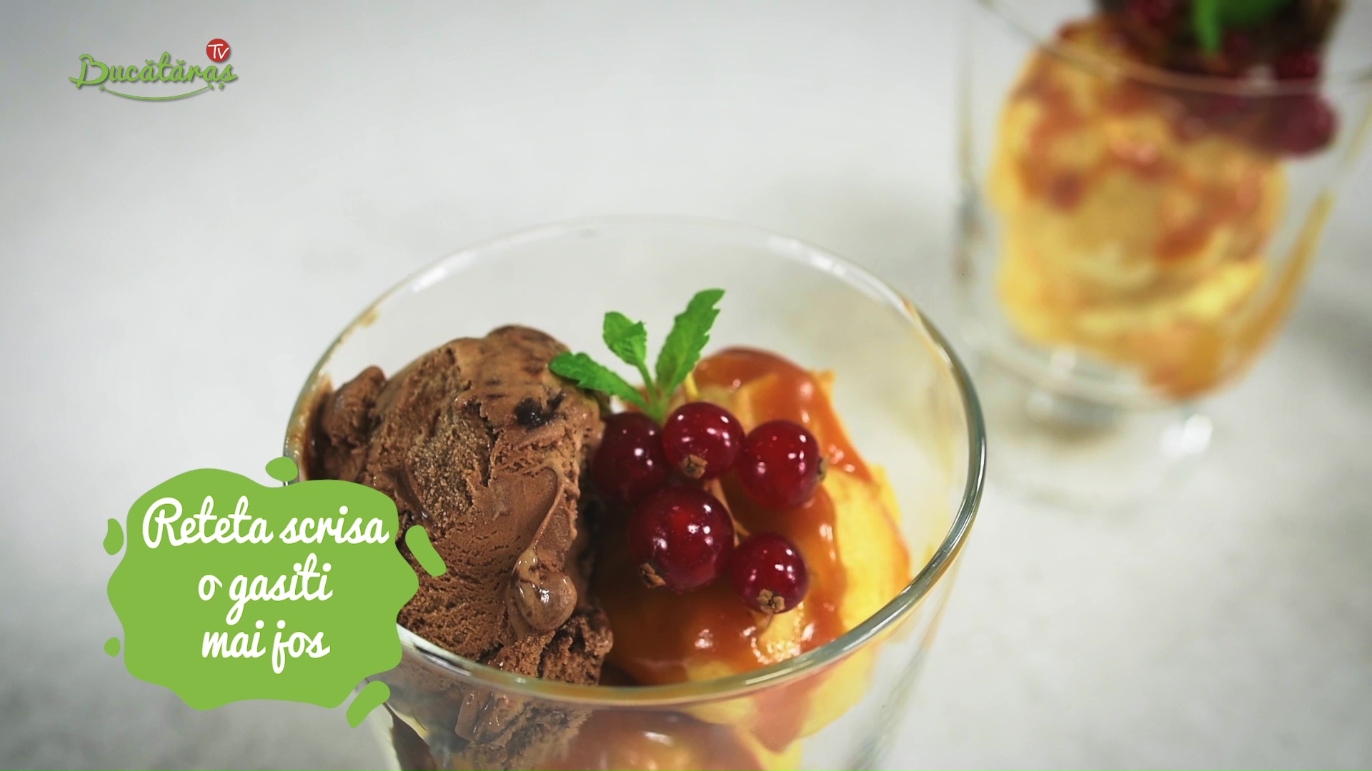 Desert profiterol cu crema de vanilie si sos caramel