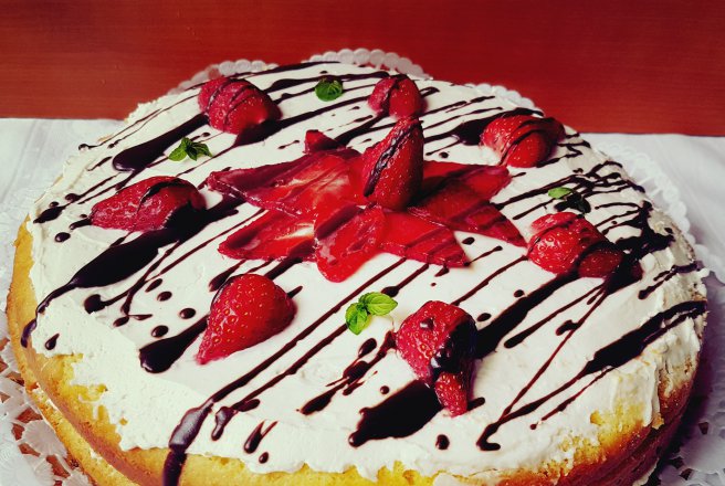 Desert tort cu mascarpone si capsuni