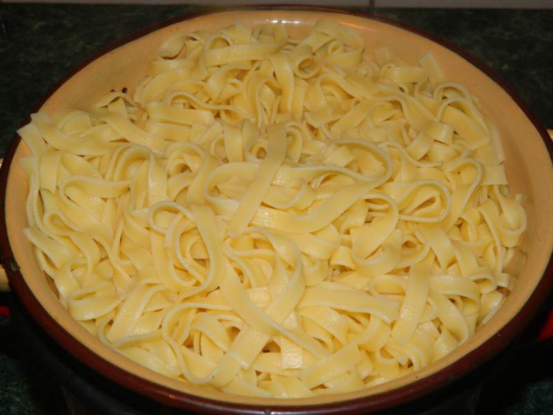 Tagliatelle cu sos bolognese