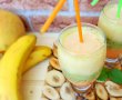 Smoothie cu iaurt, caise, kiwi, banana si pepene galben-3