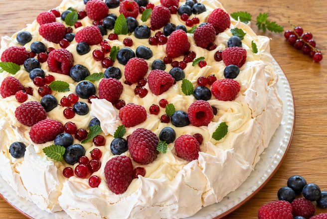 Reteta de tort Pavlova, un desert spectaculos si rafinat
