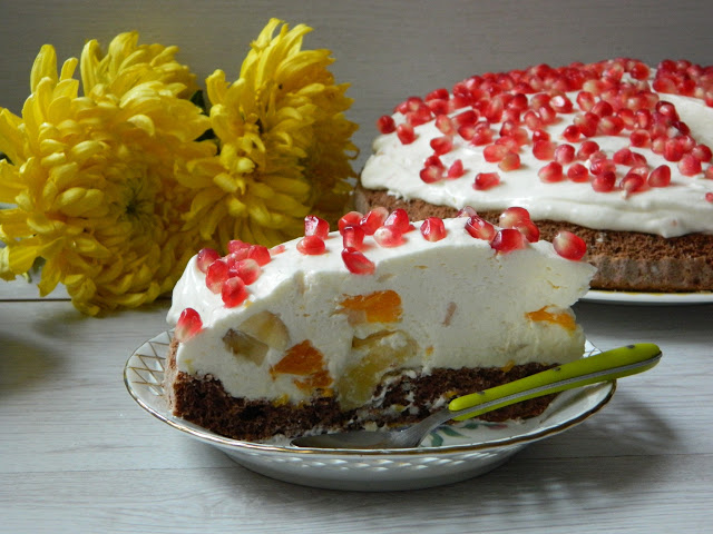 Desert tarta pufoasa cu fructe