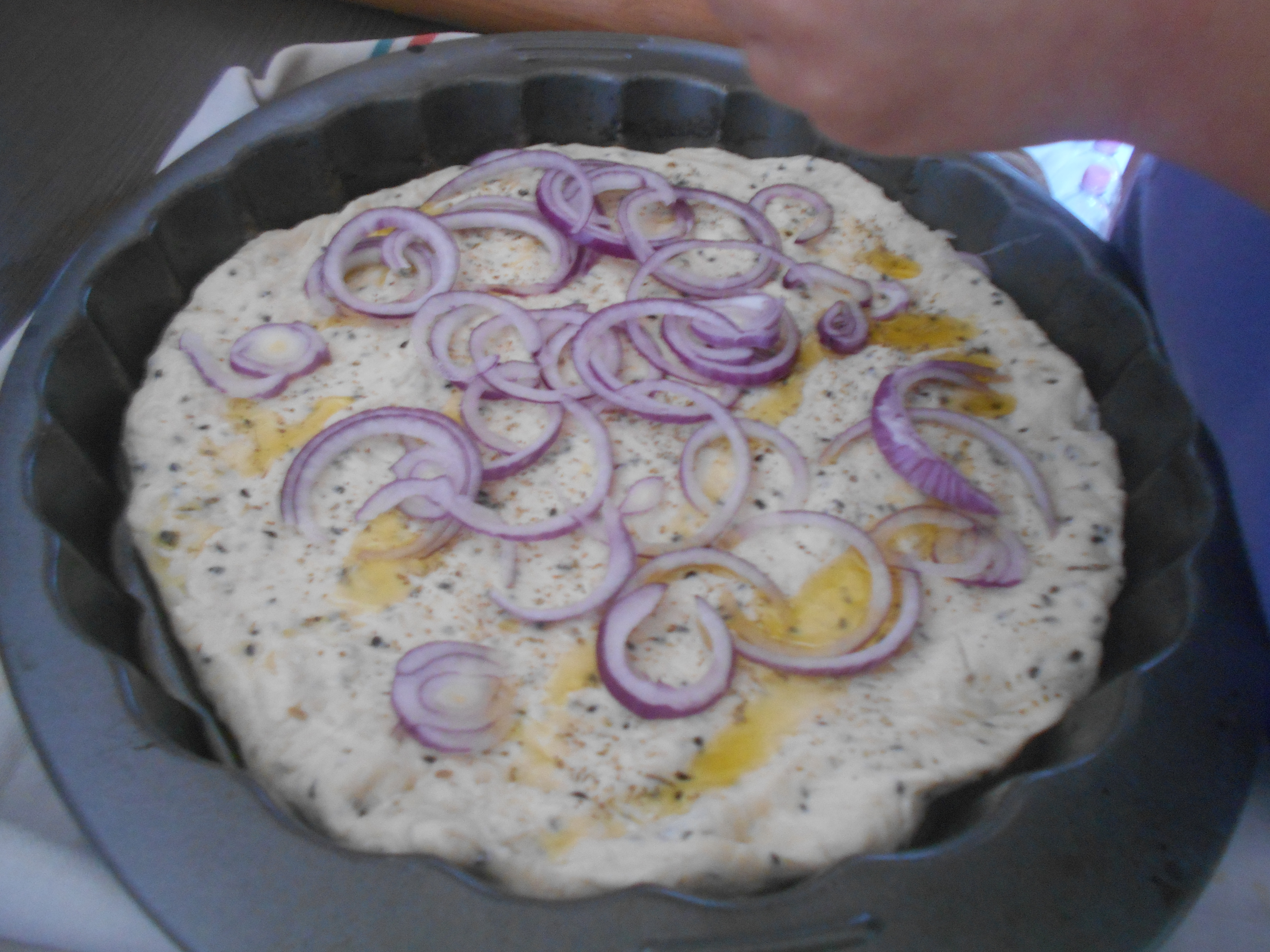 Focaccia cu ceapa si branza de capra