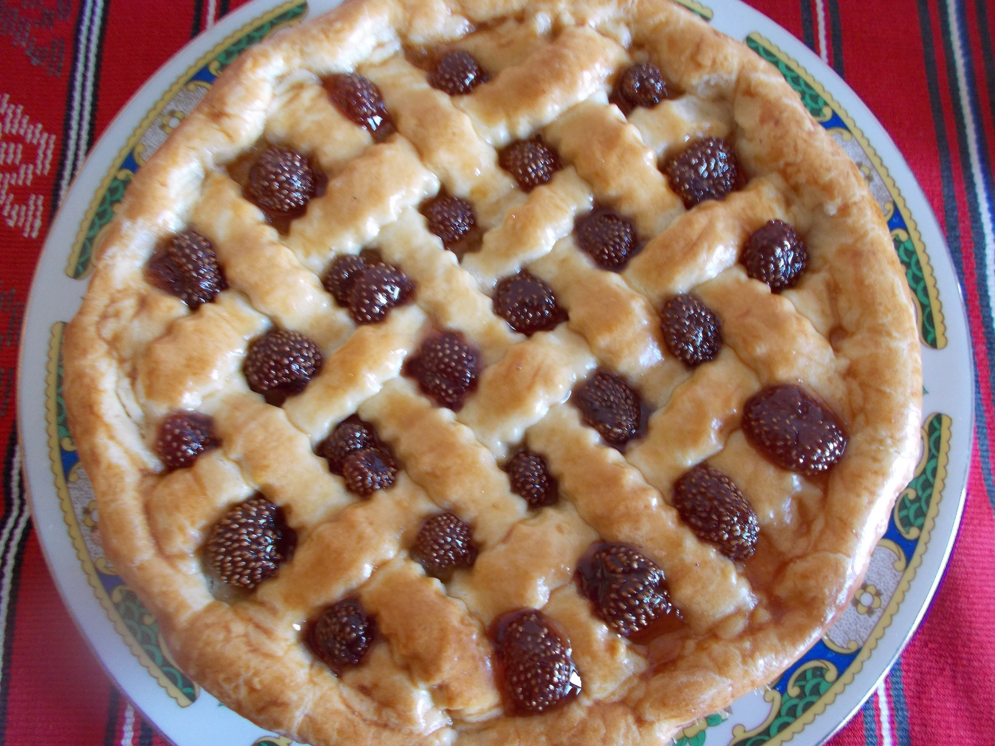 Desert tarta cu grilaj si crema de vanilie