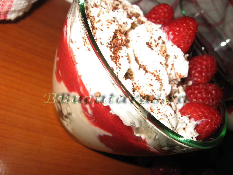 Crema de mascarpone cu zmeura