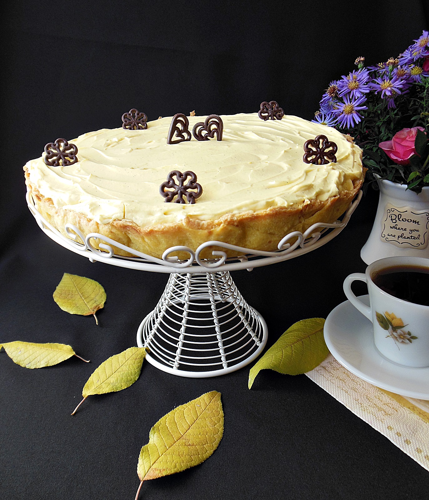 Desert tarta cu caramel, ananas si crema de vanilie