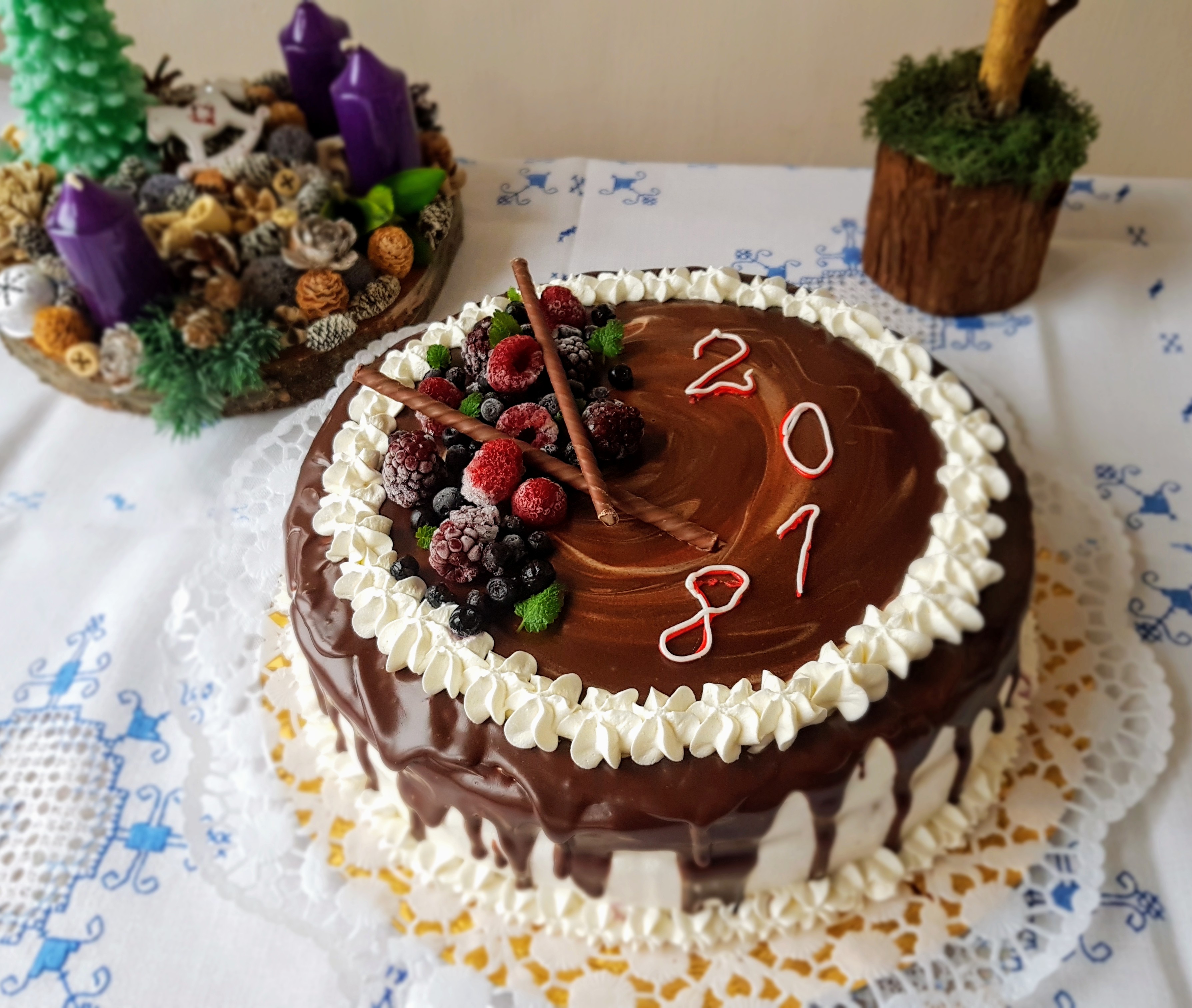 Desert tort cu crema de vanilie si jeleu de fructe de padure - 2018