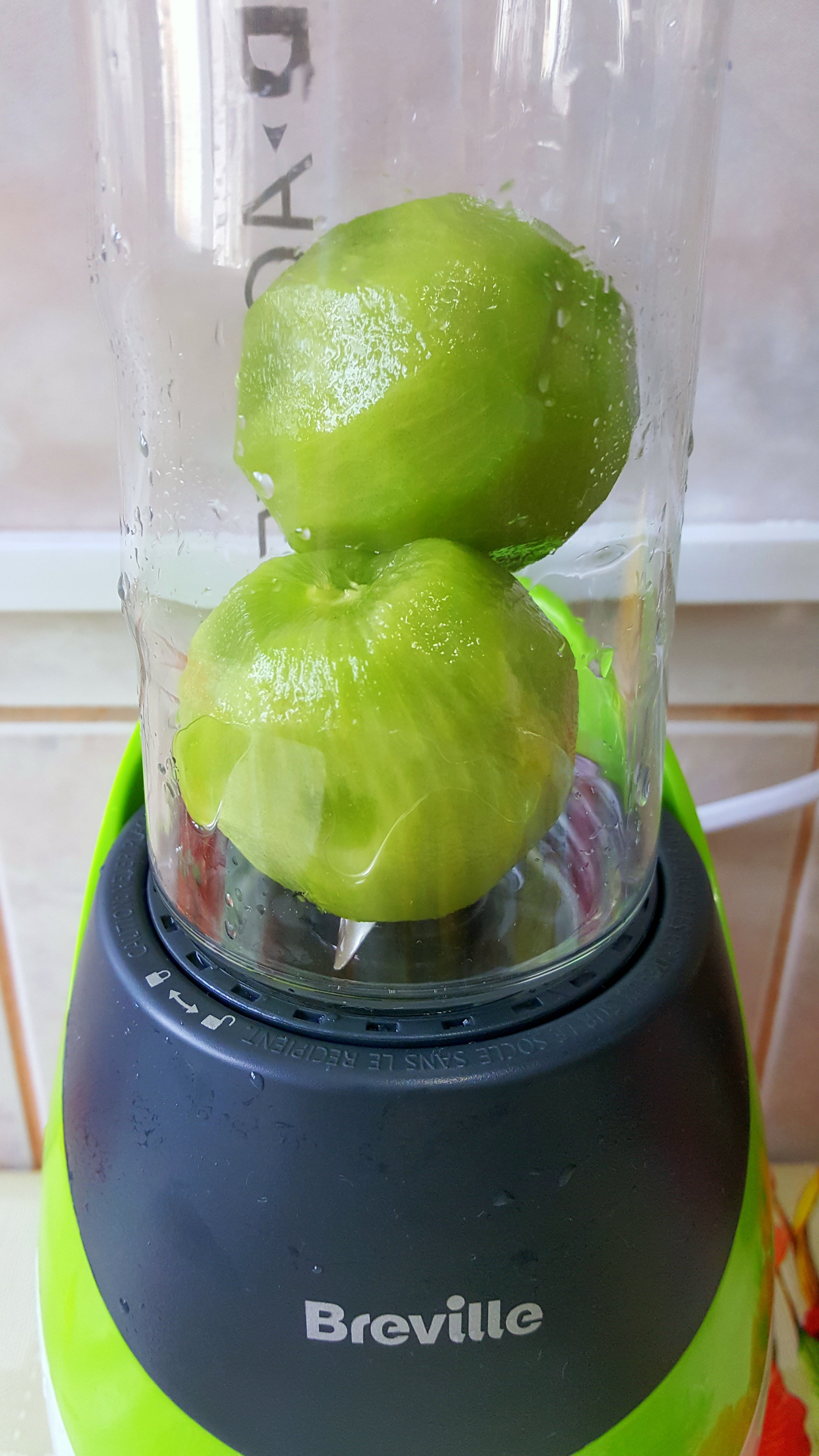 Smoothie cu ananas, kiwi si banane