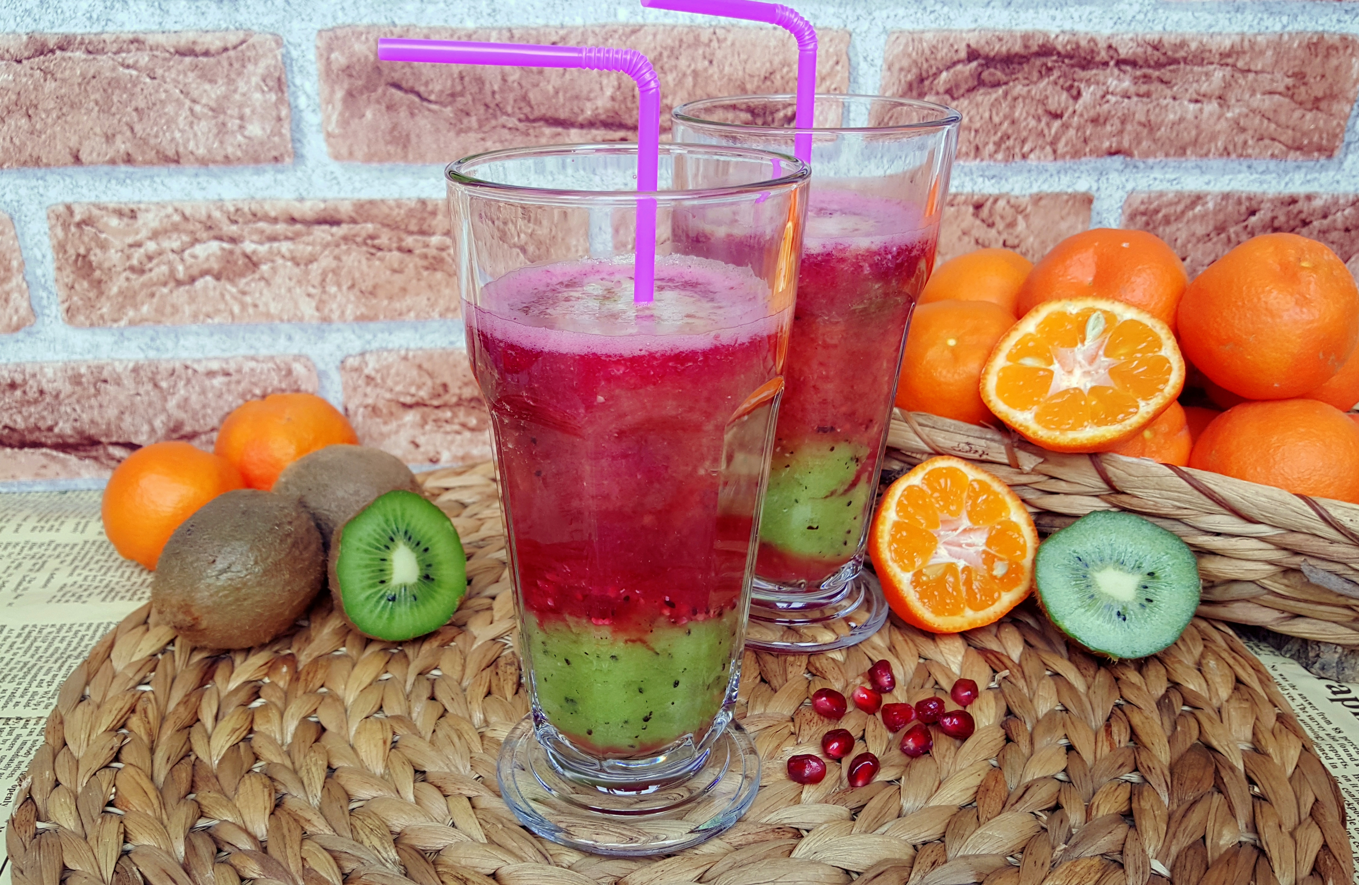 Smoothie cu kiwi, rodie si clementine