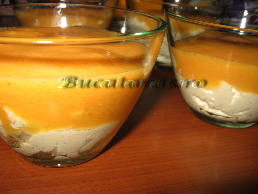 Crema de mascarpone cu piersici