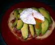 Sandvis cu bacon, avocado si ou posat-8