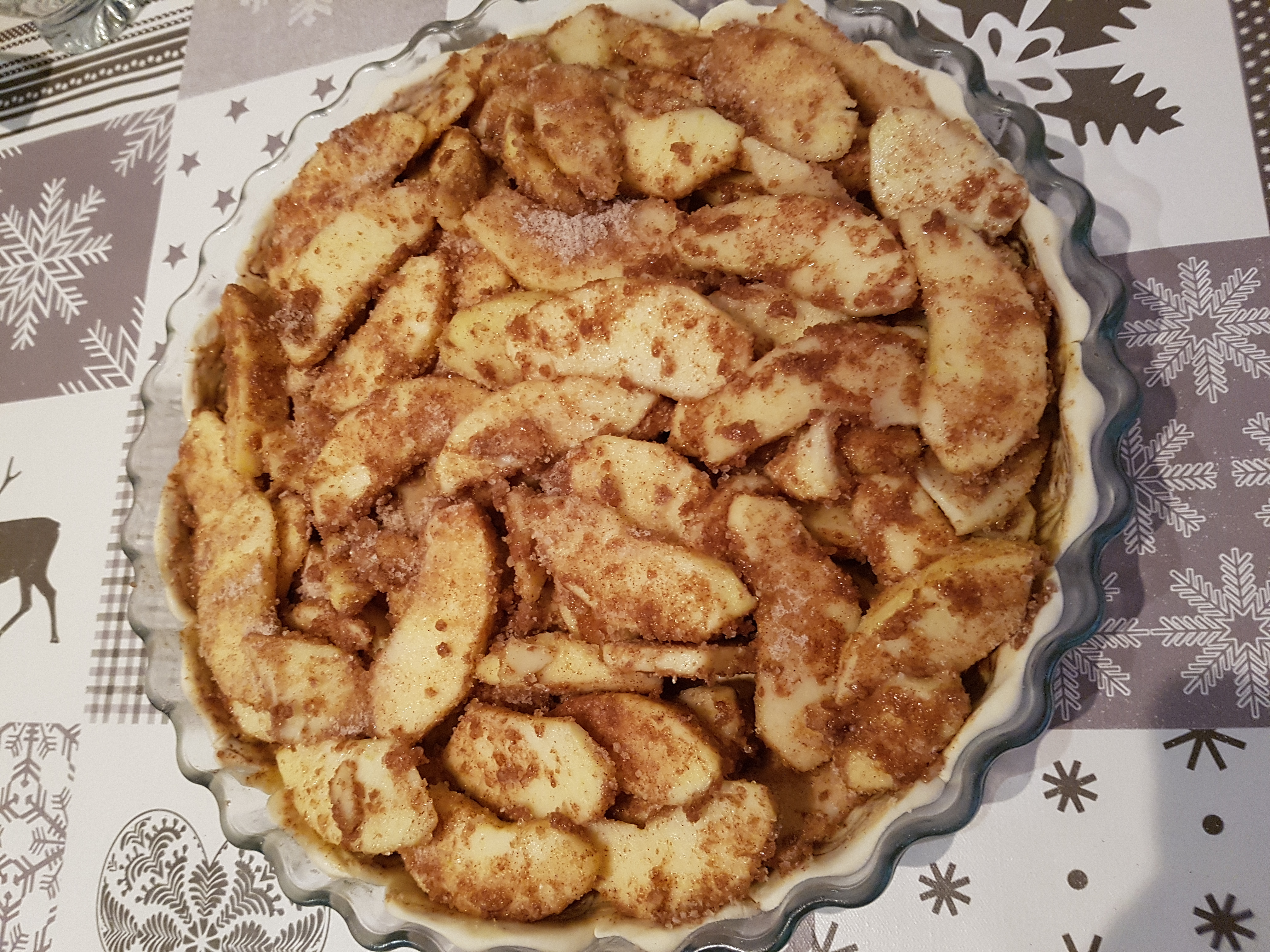 Desert cinnamon swirl apple pie sau Placinta cu mere si rulouri cu scortisoara