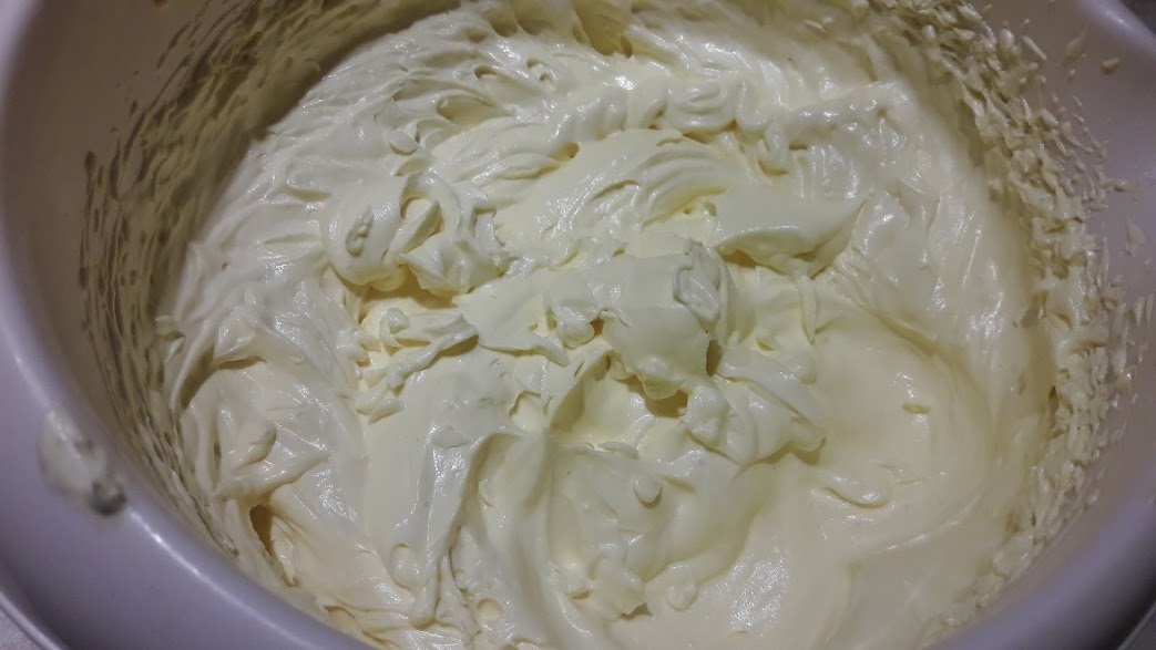 Desert prajitura cu ciocolata, nuca de cocos si crema de vanilie